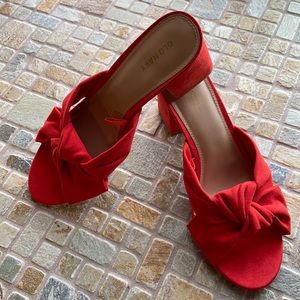 Old Navy slides NWOT